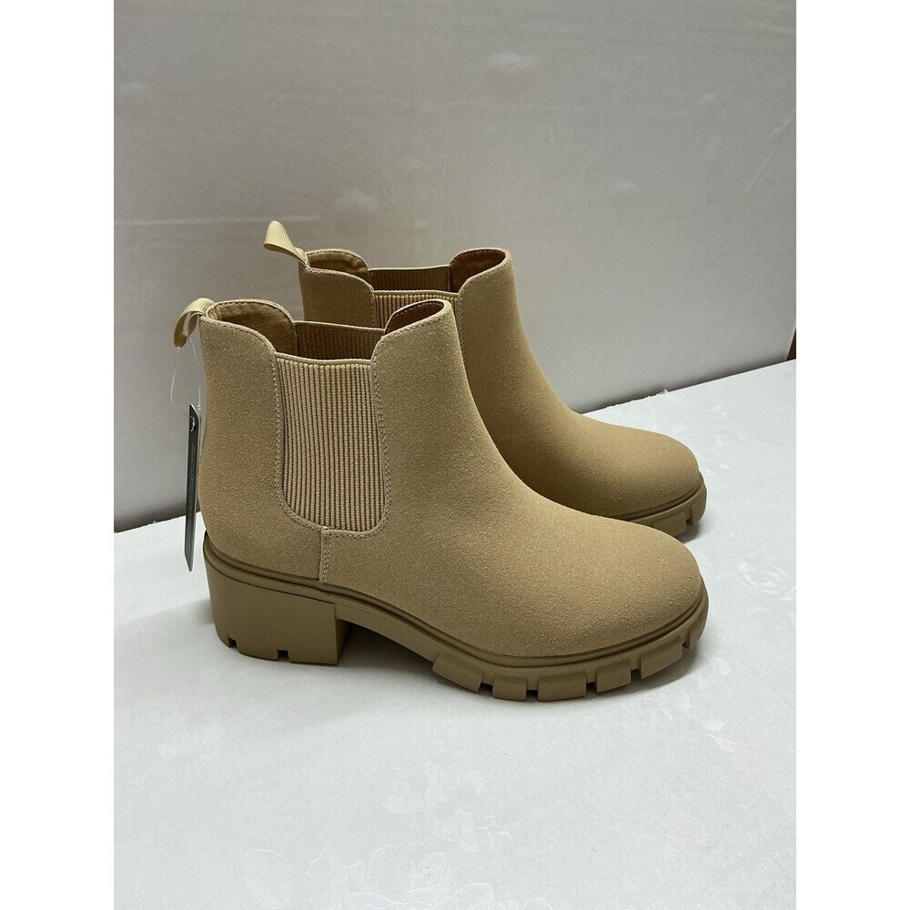 Boots size 8